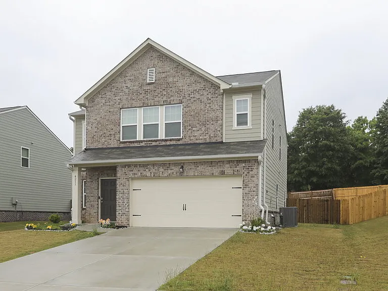 4211 Kendrick Cir — Photo 1