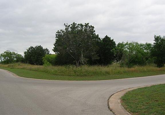 3rd image of 1000 Laurel Oak Cir