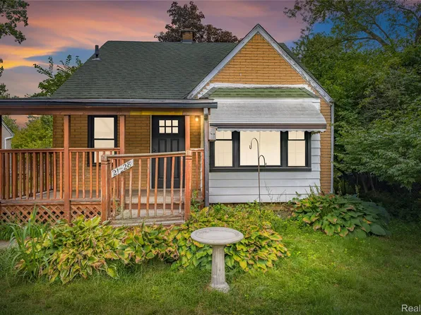 21328 Waldron St, Farmington Hills, MI 48336