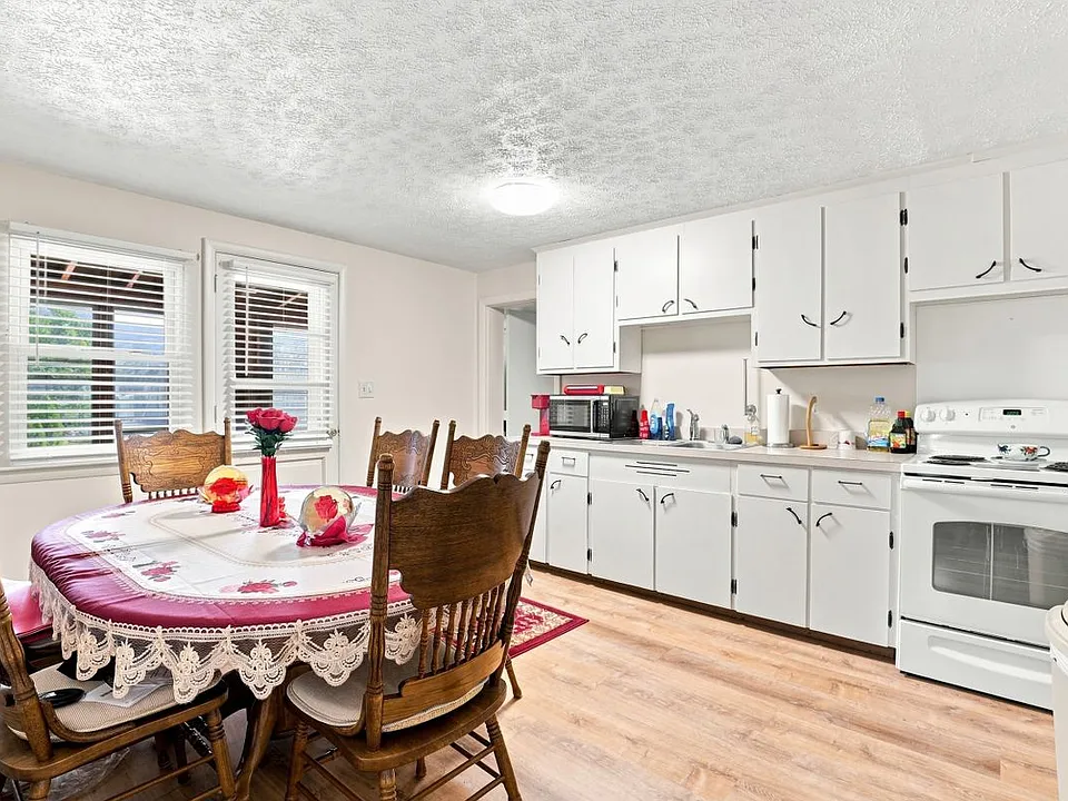 40 Arline St #3