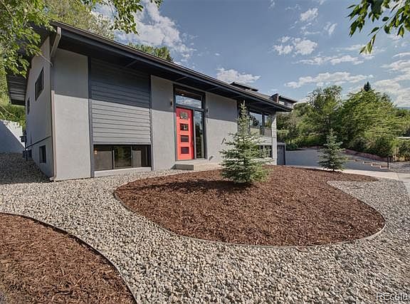 4th image of 421 Valley Way