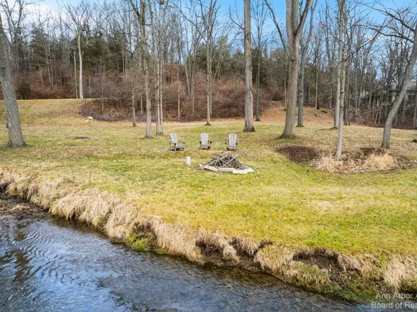 3477 Timberwood Ct, Ann Arbor, MI 48103