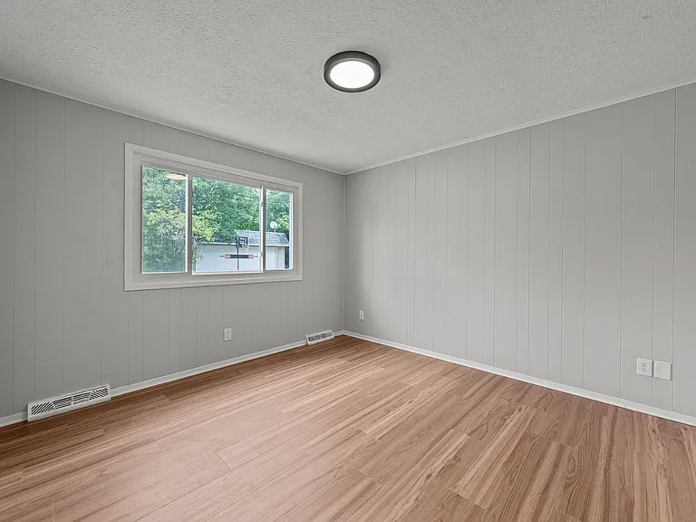 3601 Tullamore Rd — Photo 9