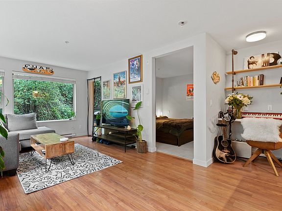 3rd image of 1679 Lloyd Ave #302