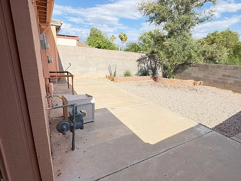 8838 E Arbor St — Photo 17