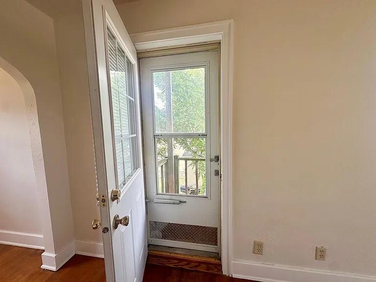 814B Pine St — Photo 8