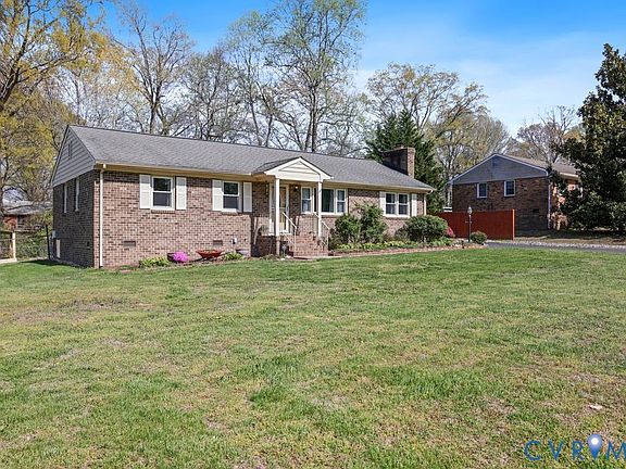 2nd image of 2831 Delfin Rd