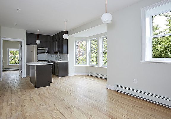 5th image of 109 Gates Ave APT 2