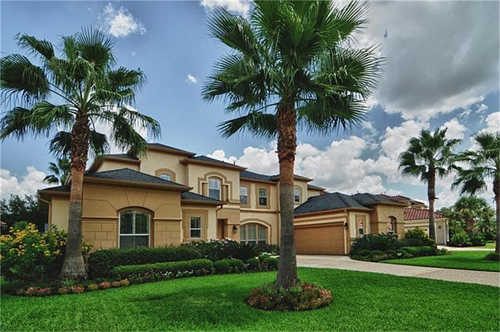 1st image of 2107 Crescent Palm Ln