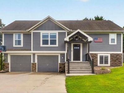 16913 Juniper Dr, Basehor, KS, 66007