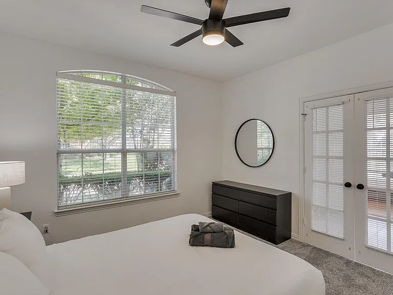 2410 Shorewood Ct — Photo 30