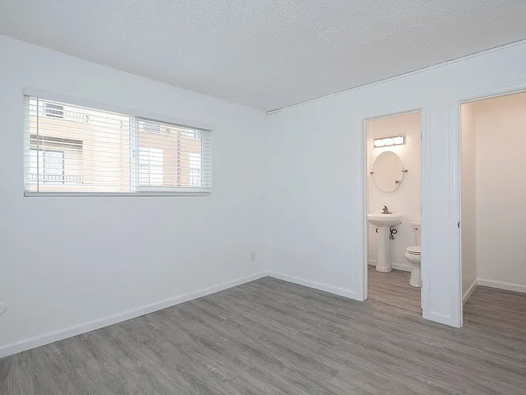 Aztec Pacific Apartments — Photo 55