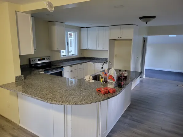 17 Center St #1, Tariffville, CT 06081
