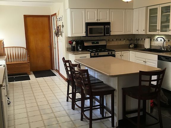 4th image of 632 Valley Dr