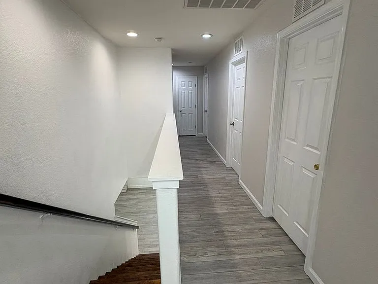 3726 N Shady Ct — Photo 2