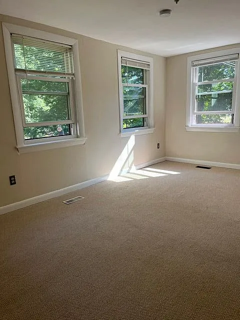 4 bed, 2.0 bath, 1200 sqft, $2,350 — Photo 4