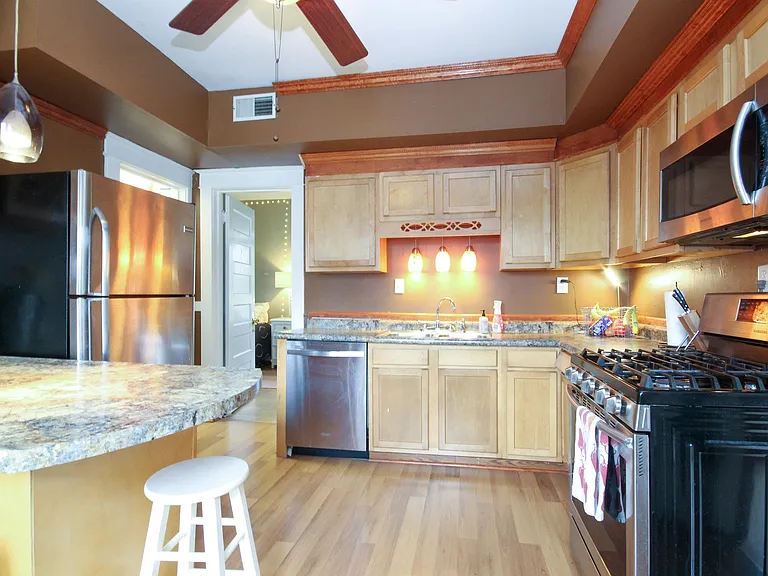 1602 Madison St NE — Photo 7