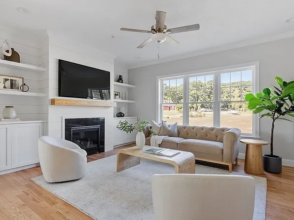 15 Palmetto Dr #15, Bellingham, MA 02019
