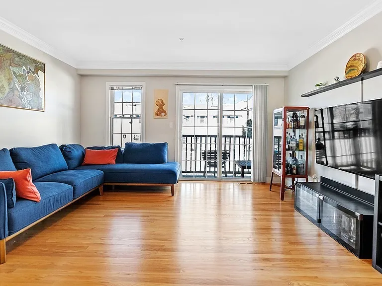 32 Common St #23 — Photo 4