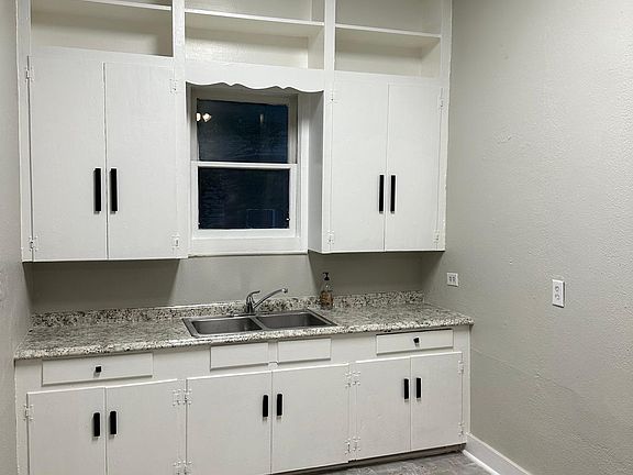 2nd image of 115 Oelkers St