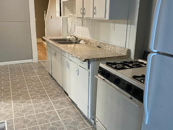 5th image of 38 Jones Ave