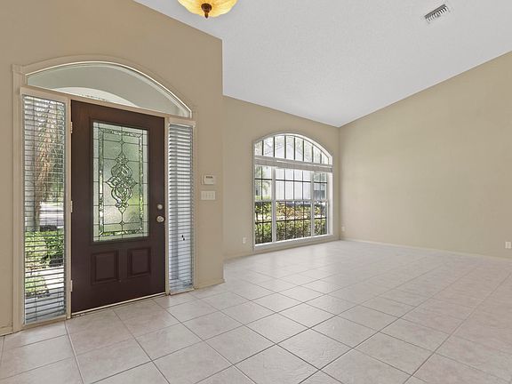 Home For Sale In Hunt Club