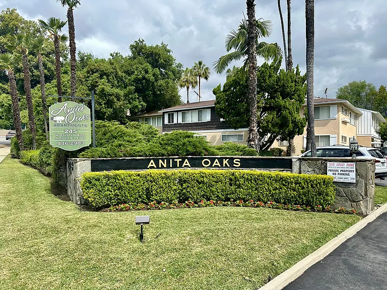 Anita Oaks — Photo 2