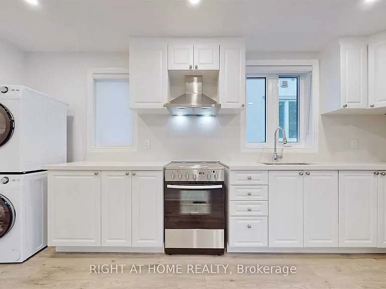 8 Airley Cres #MAIN — Photo 10