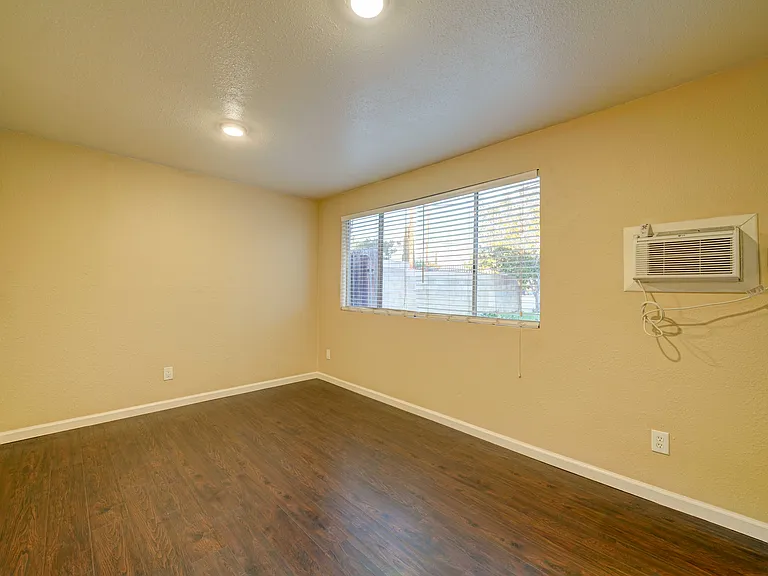 8940 Live Oak Ave #B — Photo 10