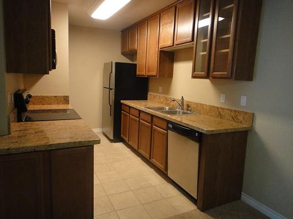 5th image of 9909 Azuaga St #7
