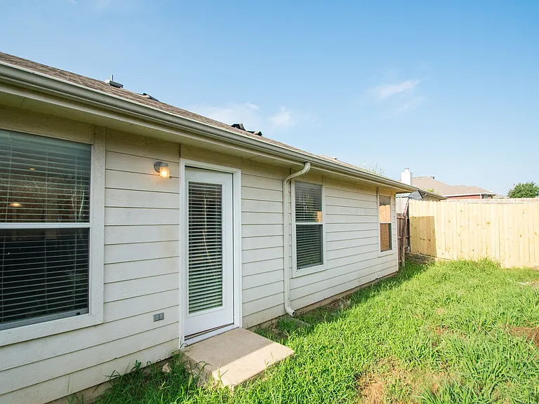 3725 Sapphire St — Photo 20
