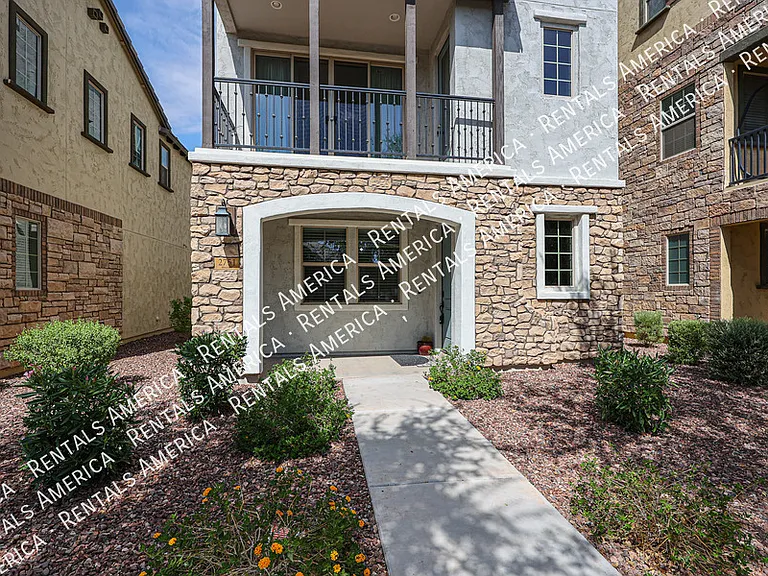 2751 S Balsam Dr — Photo 3