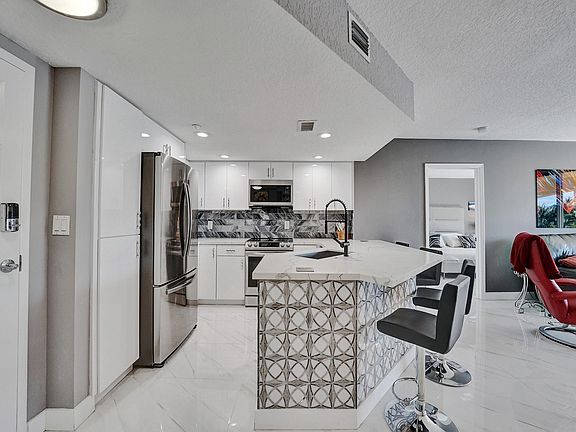 4th image of 201 Golden Isles Drive #303