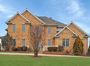 2 Falcon Lakes Dr, South Barrington, IL 60010
