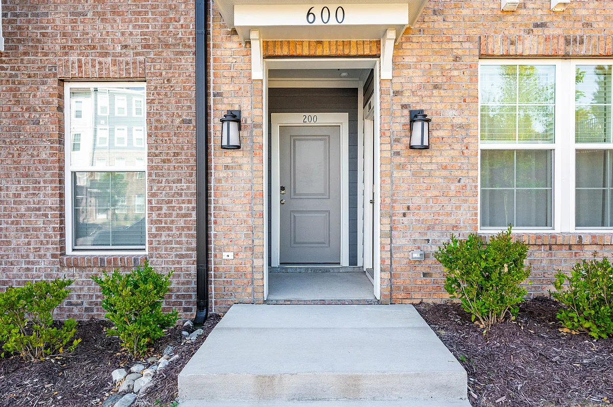 Building Photo - 600 Market Grove Dr #200