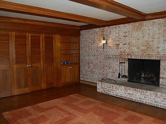 5th image of 44 Woodland Ave
