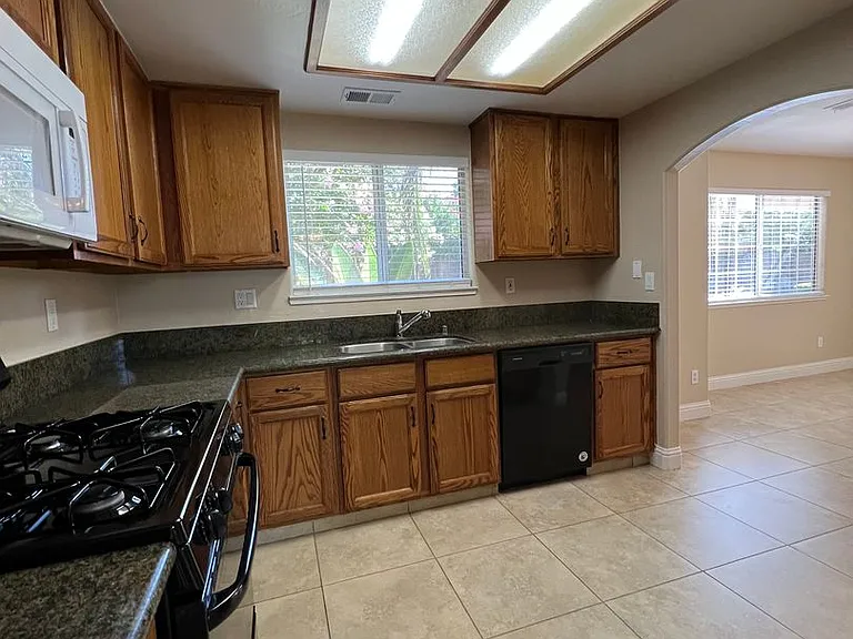 5504 Pine Canyon Dr — Photo 6