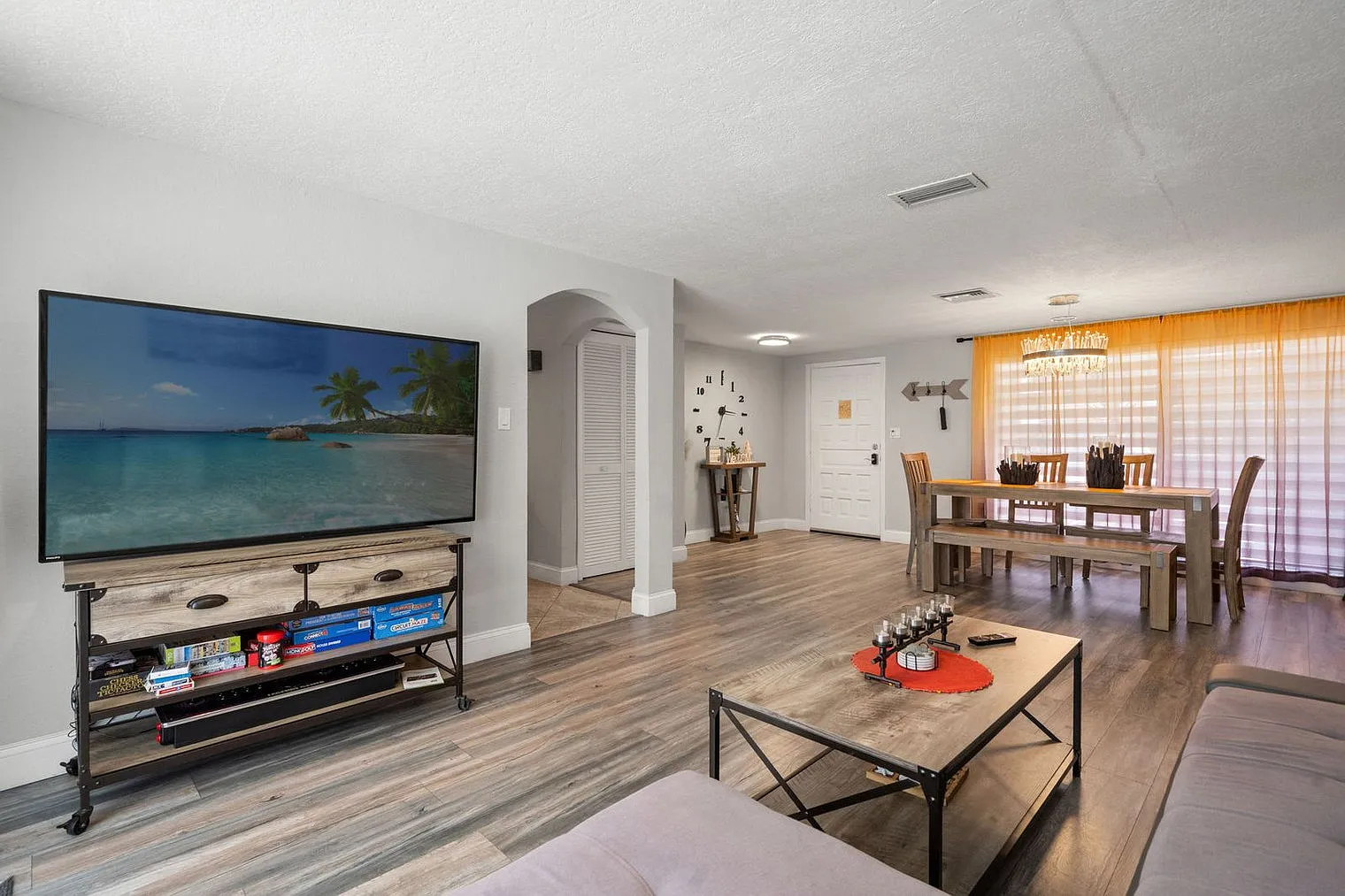 3 bed, 2.0 bath, $4,286 — Photo 3
