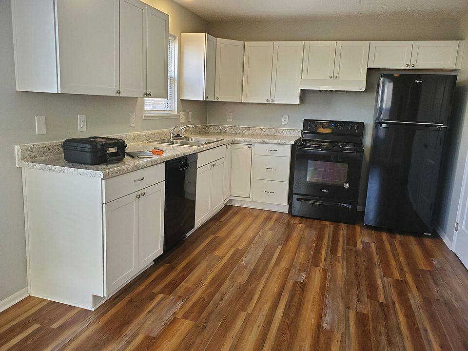 1st image of 266 Richards Cir #266
