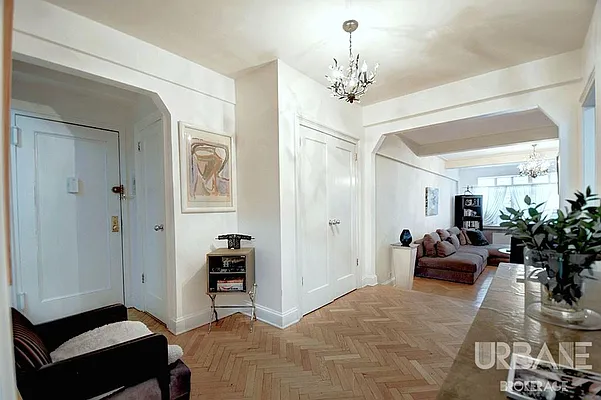 Rented by Urbane Brokerage | media 63