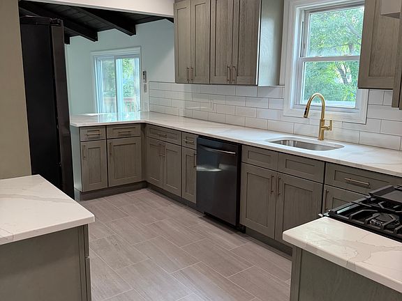 3rd image of 605 Briarcliff Ave #1