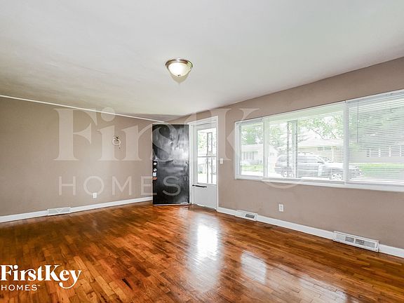 4th image of 704 Highland Dr