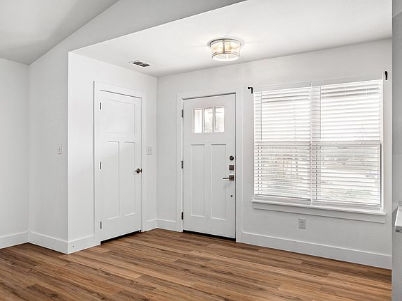 4th image of 240 Pin Oak Way