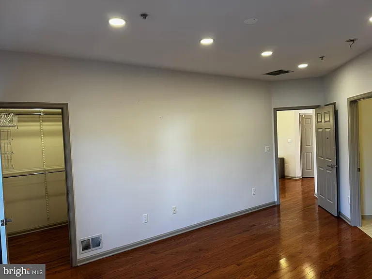 20240 Macglashan Ter #2203 — Photo 26
