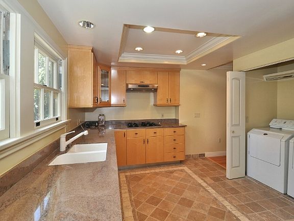 4th image of 1772 Corson St