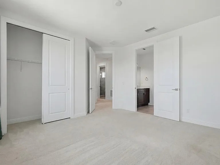 11760 Bayview Cir — Photo 41