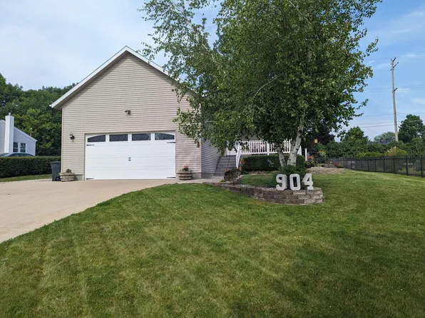 904 N Gaylord Ave, Ludington, MI 49431