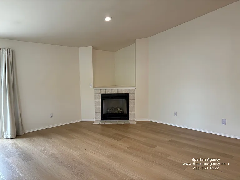 1020 Academy St — Photo 14