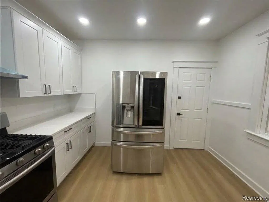 2 bed, 1.0 bath, 3084 sqft, $1,599 — Photo 4