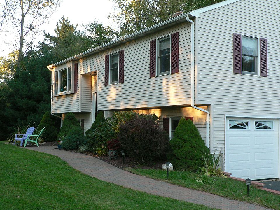 2nd image of 8 Dale Dr
